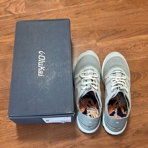 Womens Olukai Huia size 8, pale grey